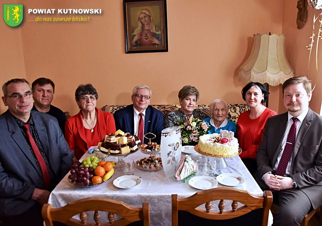 Wspaniały jubileusz Pani Anieli. Mieszkanka Dąbrowic skończyła 100 lat! [ZDJĘCIA] - Zdjęcie główne