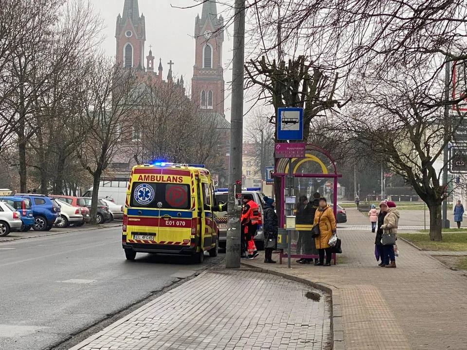 Straż miejska i zespół ratownictwa medycznego interweniowały przy ul. Wyszyńskiego w Kutnie