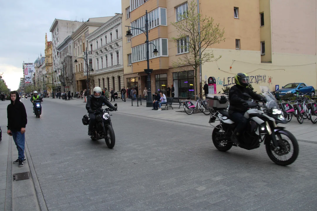 Wielka parada motocyklowa na ulicy Piotrkowskiej w Łodzi