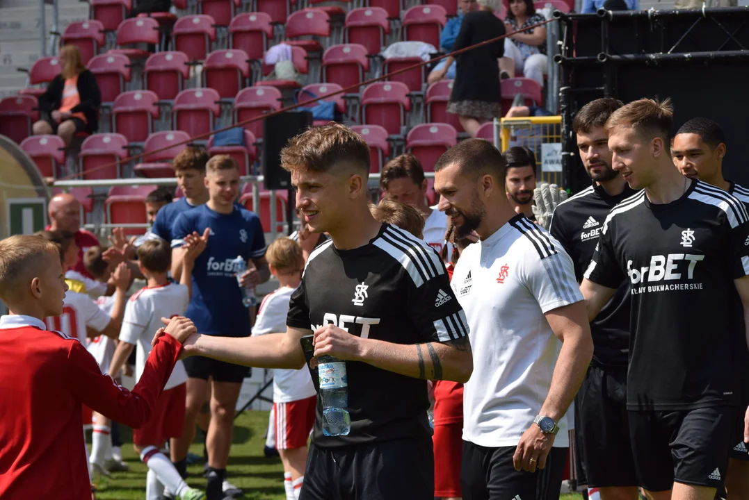 Turniej Tymbarka. Z łódzkiego boiska na stadion narodowy. Młodzi piłkarze zaciekle rywalizowali o awans [FOTO] - Zdjęcie główne