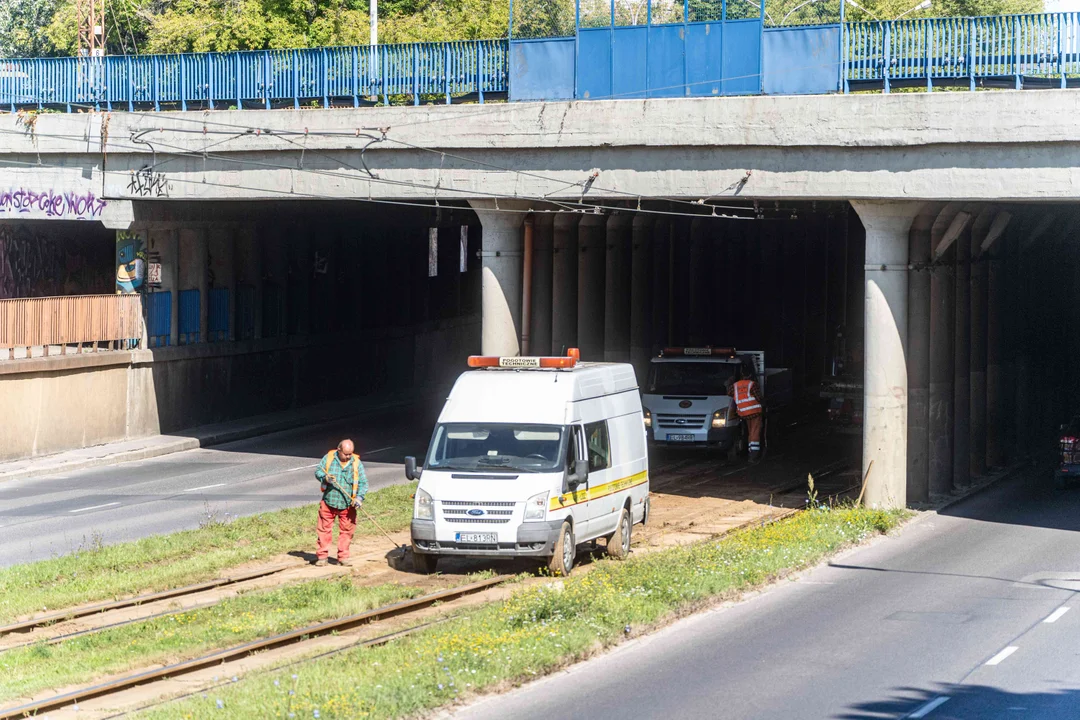 Rozpoczął się remont torowiska na Rzgowskiej w Łodzi. Tramwaje zmieniły swoje trasy [ZDJĘCIA] - Zdjęcie główne