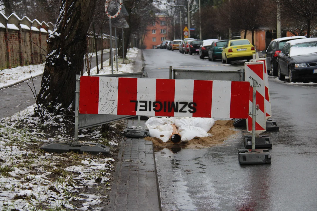 Dziury w drogach na Bałutach