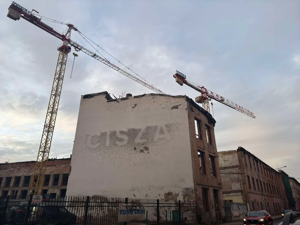 Trwają prace przy ul. Wólczańskiej 13 w Łodzi. Wkrótce mają tam powstać lofty i pasaż handlowo-usługowy