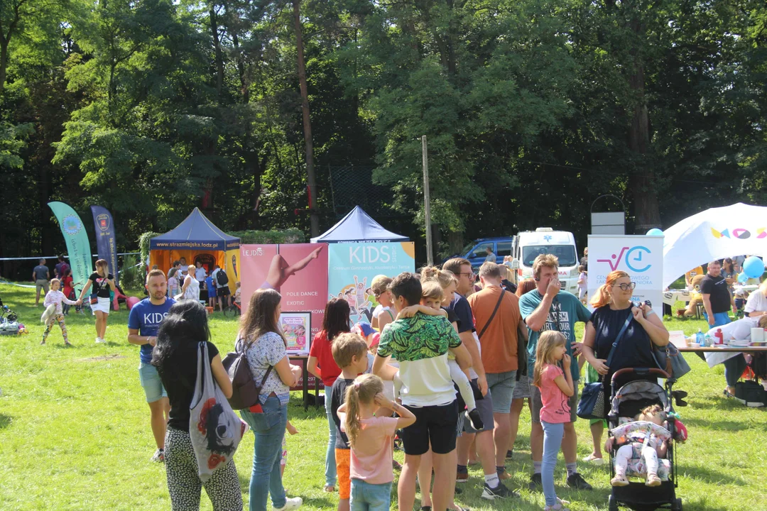 Piknik rodzinny w parku na Młynku w Łodzi