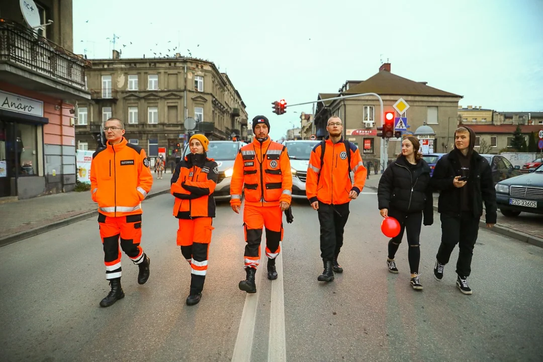 Pochody 11 listopada w Zgierzu. Mieszkańcy tłumnie uczestniczyli w uroczystościach Święta Niepodległości.