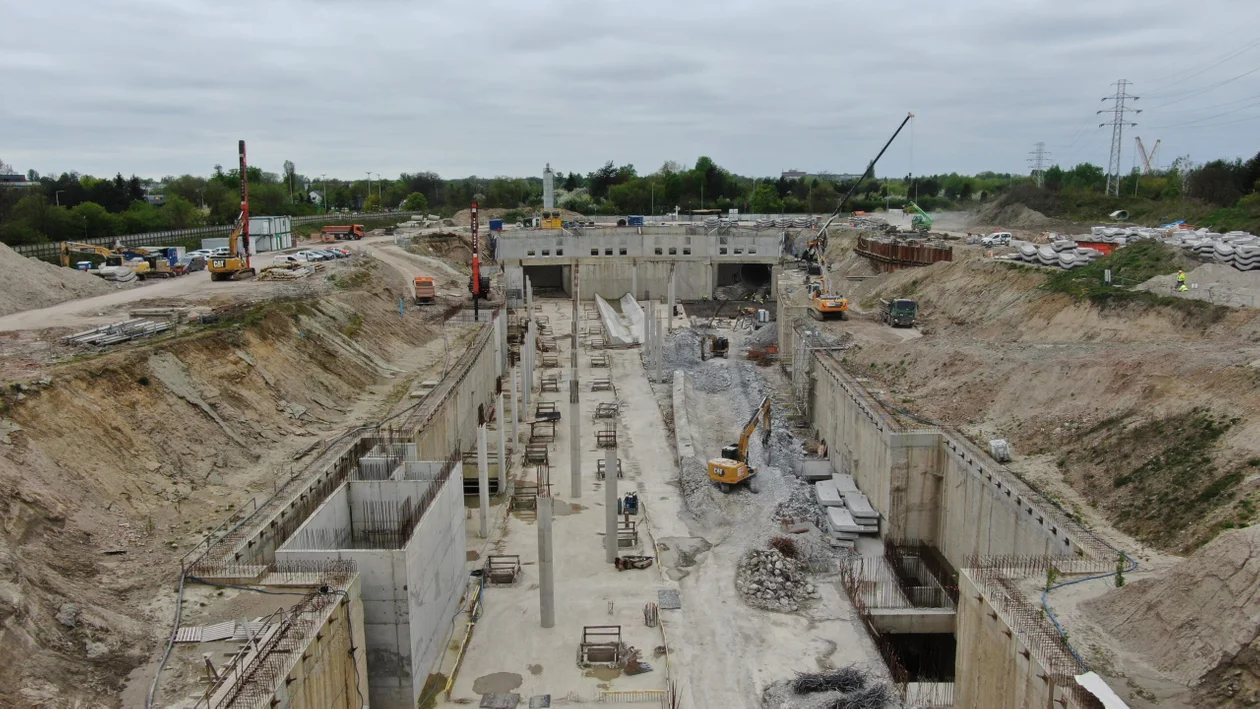 Budowa tunelu kolejowego pod Łodzią - stan na kwiecień 2024 r.