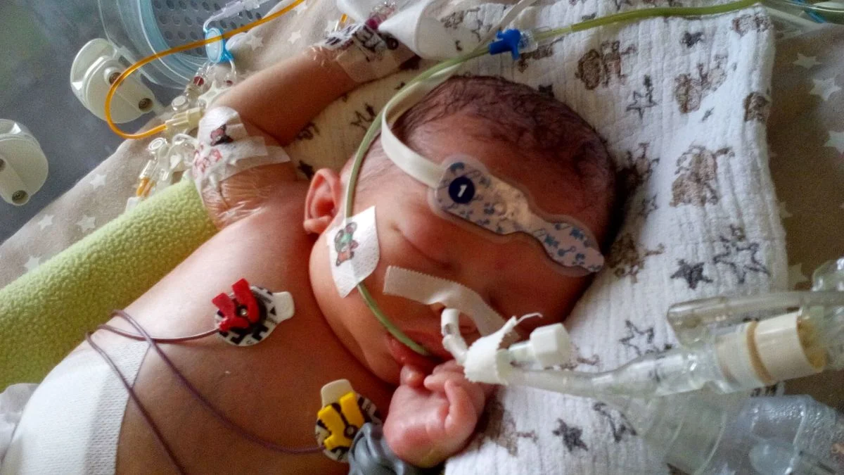 Urodził się i od razu trafił na dializy. 9 lat walki małego Bartka