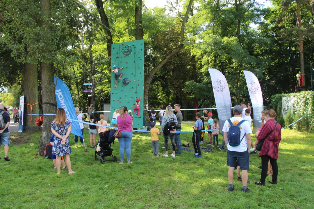 Piknik rodzinny w parku na Młynku w Łodzi