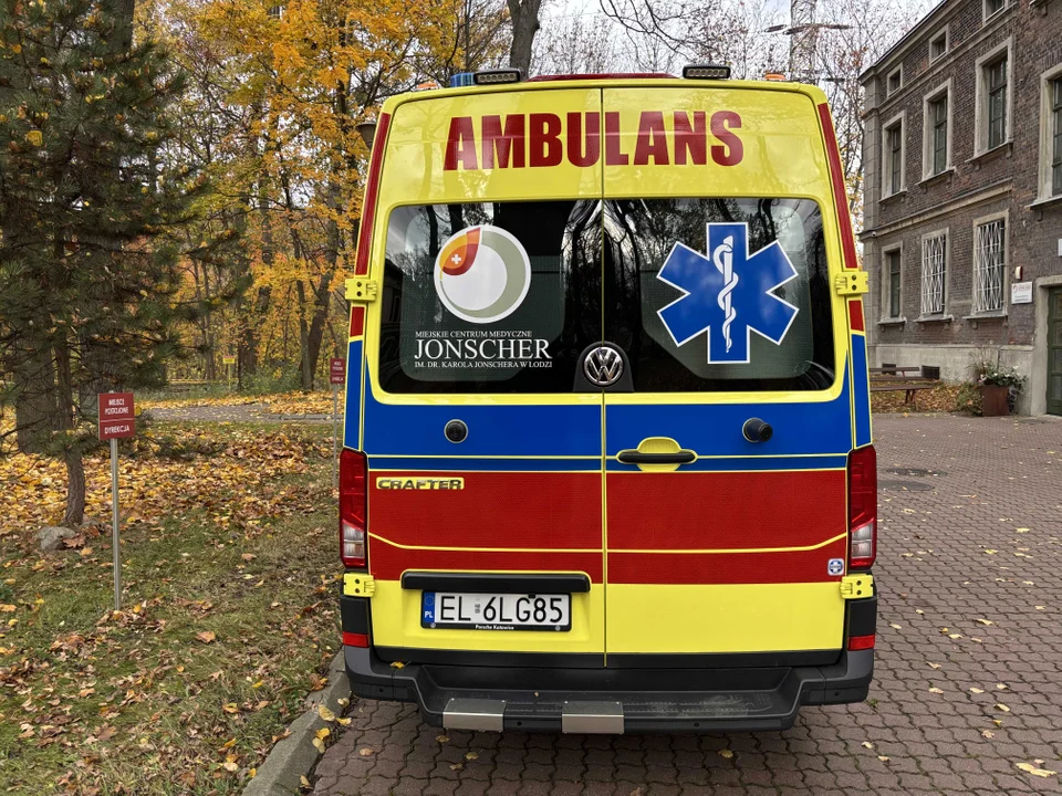 Szpital przy ul. Milionowej w Łodzi z nowym ambulansem