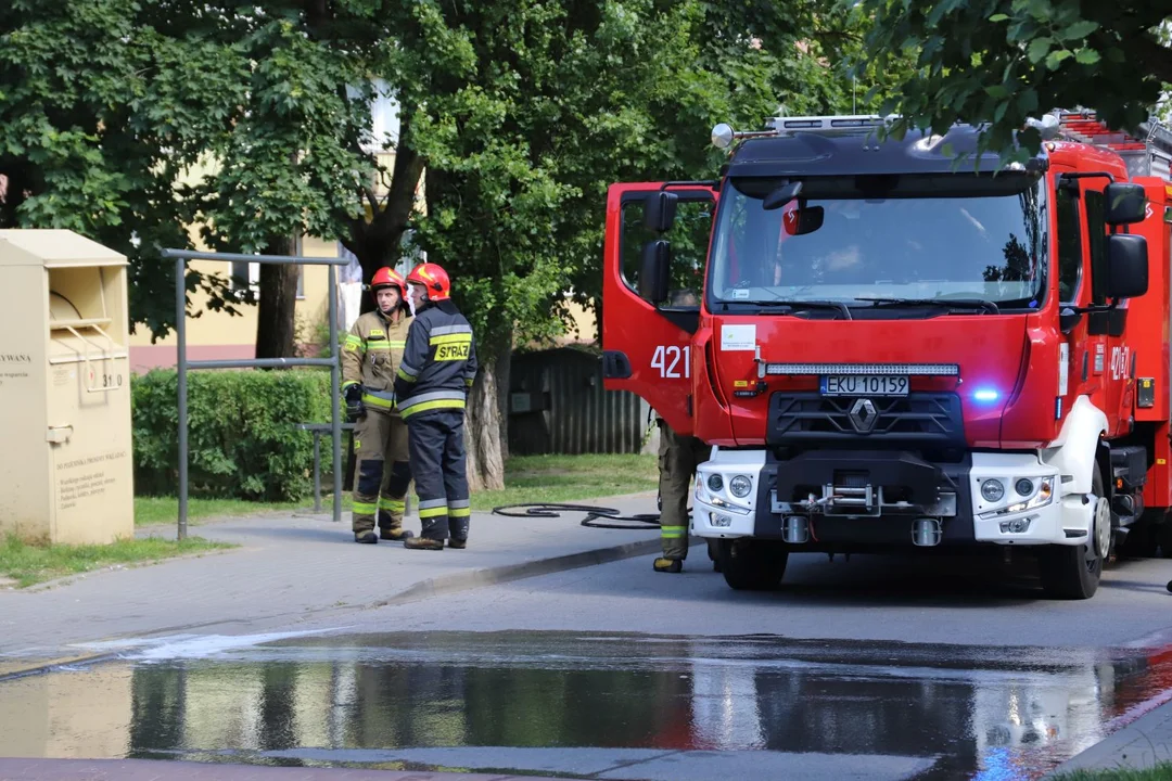 Pożar w Kutnie. Straż pożarna w rejonie Wilczej i Grunwaldzkiej