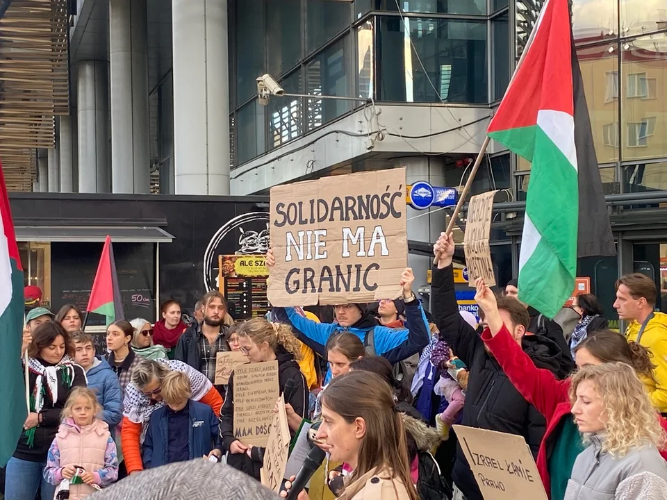 Kilkaset osób pod Manhattanem w geście solidarności z Gazą