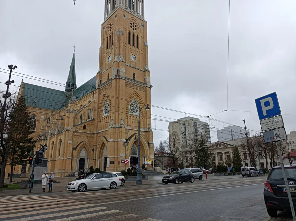 Marsz papieski w Łodzi. Setki łodzian ruszyło ulicami miasta [zdjęcia]