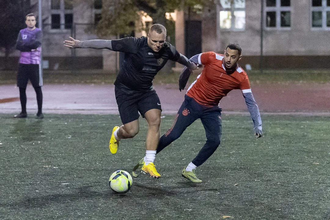 Duże emocje w spotkaniu AGKS 2 oraz FC Farselona w rozgrywkach Playareny