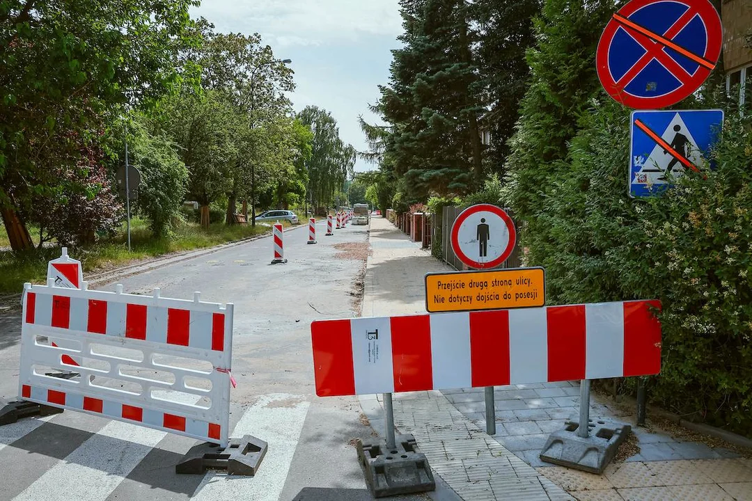 Radiostacja do remontu. Wraz z przełomem maja i czerwca drogowcy wkroczyli na kolejną ulicę  [ZDJĘCIA] - Zdjęcie główne