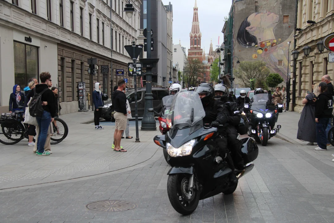 Wielka parada motocyklowa na ulicy Piotrkowskiej w Łodzi