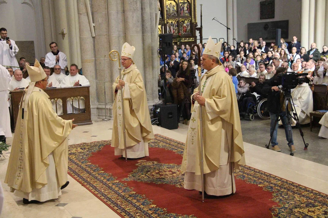 Święcenia biskupie w łódzkiej katedrze. Pierwszy raz wyświęcono dwóch biskupów jednocześnie [ZDJĘCIA] - Zdjęcie główne