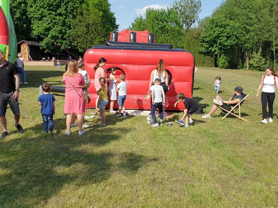 Piknik Strażacki w Dzierżąznej pod Zgierzem. Piękna pogoda i mnóstwo atrakcji, muzyki i dobrego jedzenia [zdjęcia]