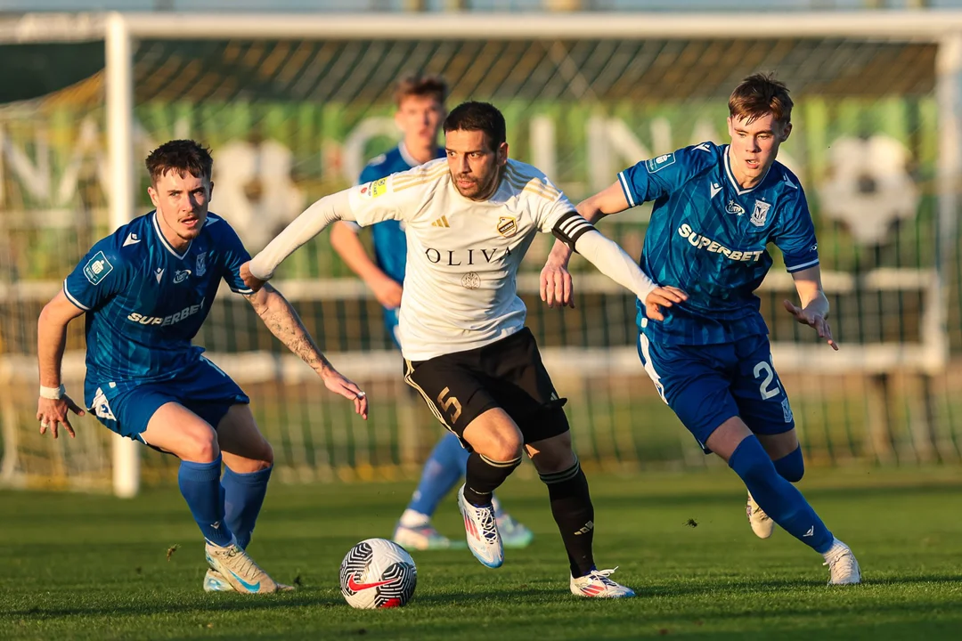 Lech Poznań wygrywa z FK Cukaricki w ostatnim meczu sparingowym na zgrupowaniu w Turcji. Zobacz zdjęcia z meczu - Zdjęcie główne