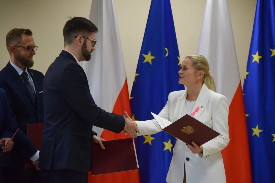 Minister edukacji Barbara Nowacka przyjechała do Łodzi. Nagrodziła 10 nauczycieli [ZDJĘCIA] - Zdjęcie główne