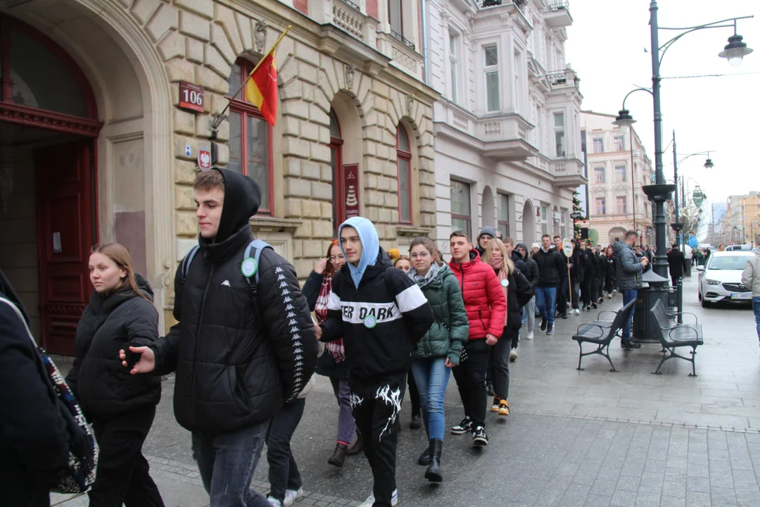 Polonez dla Łodzi 2024 na ul. Piotrkowskiej w Łodzi