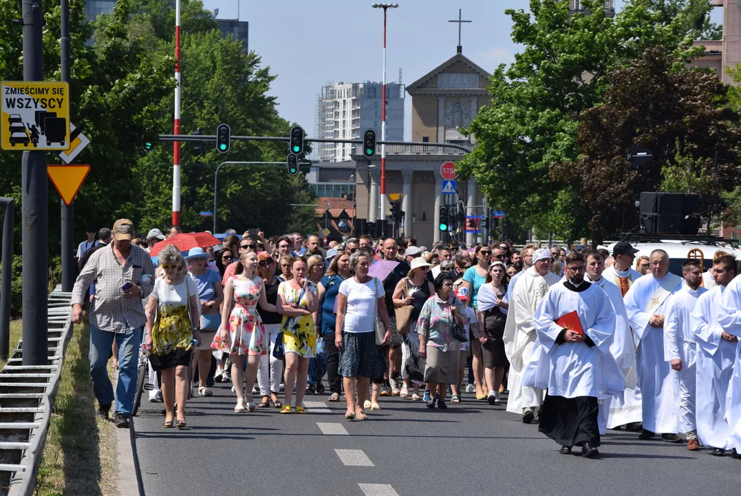 Procesje Bożego Ciała przeszły ulicami Łodzi