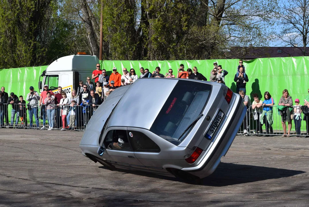 Giganty na czterech kołach zrobiły duże show! Widowiskowy pokaz monster trucków