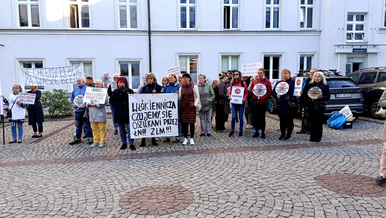 Lokatorzy na sesji Rady Miasta w Łodzi. Przyszli z transparentami