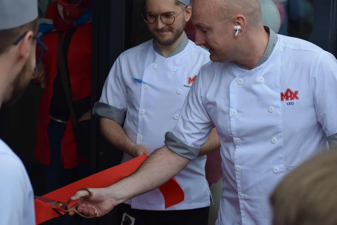 Tłumy łodzian na otwarciu restauracji MAX Premium Burgers. Tego jeszcze w Łodzi nie było [ZOBACZ ZDJĘCIA]