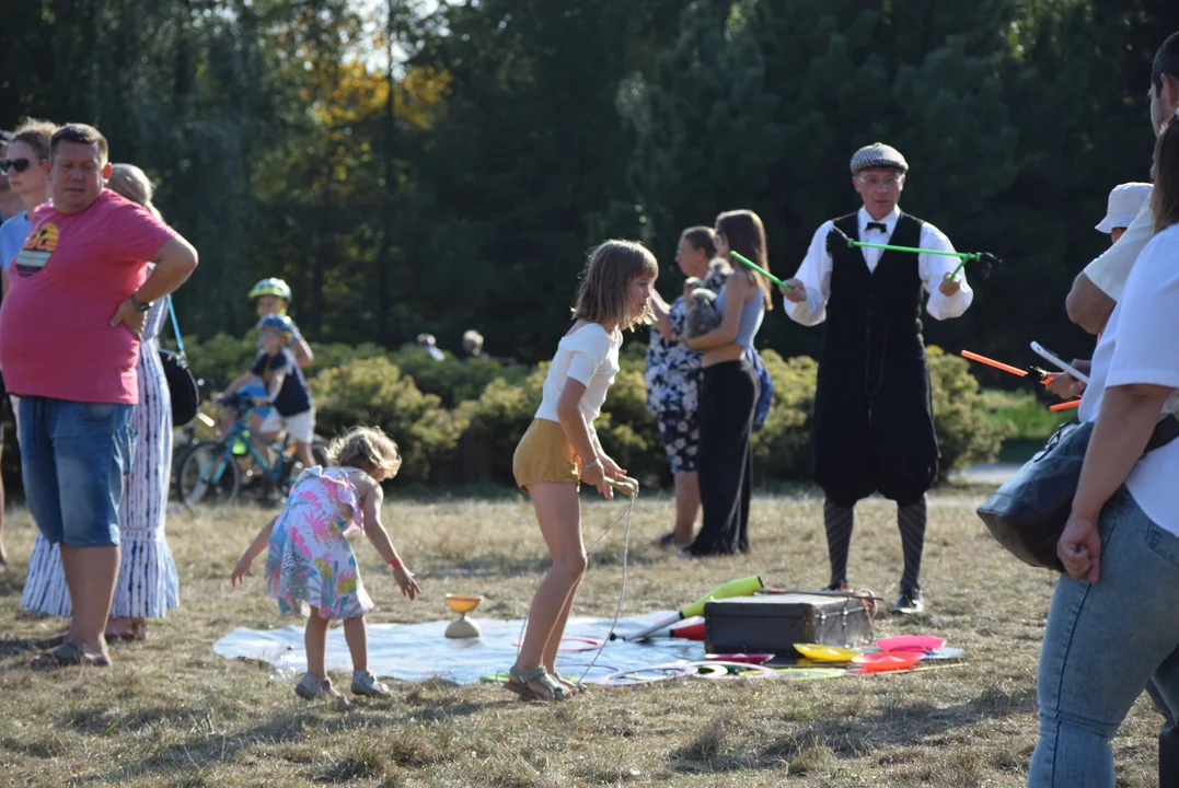 Piknik międzypokoleniowy w Parku Ocalałych w Łodzi