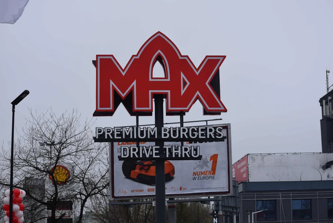 Tłumy łodzian na otwarciu restauracji MAX Premium Burgers. Tego jeszcze w Łodzi nie było [ZOBACZ ZDJĘCIA]