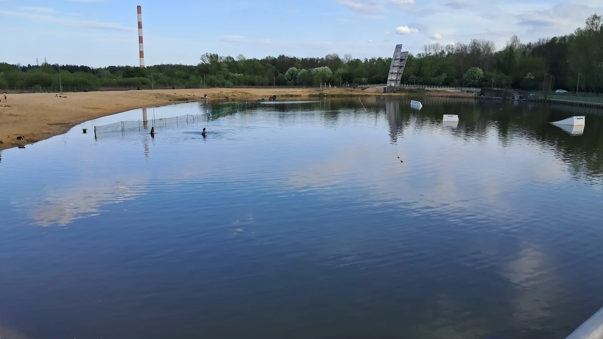 "Małe Mazury” na Targówku. Zalew Bardowskiego znów przyciąga warszawiaków