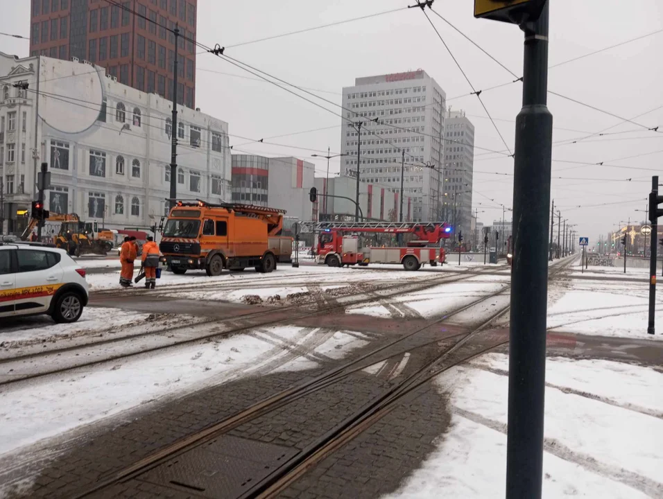 Akcja służb ratunkowych na Piotrkowskiej Centrum w Łodzi