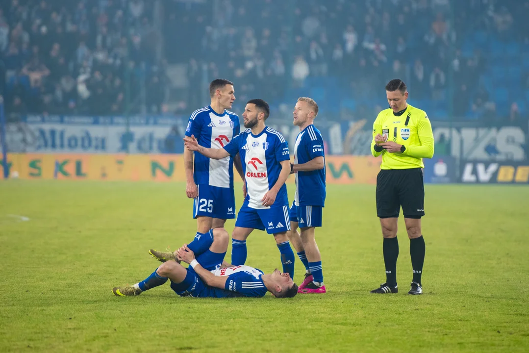 Widzew lepszy od Wisły. Nie obyło się bez kontrowersji [ZDJĘCIA] - Zdjęcie główne