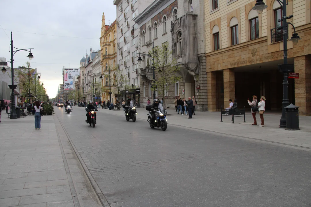 Wielka parada motocyklowa na ulicy Piotrkowskiej w Łodzi