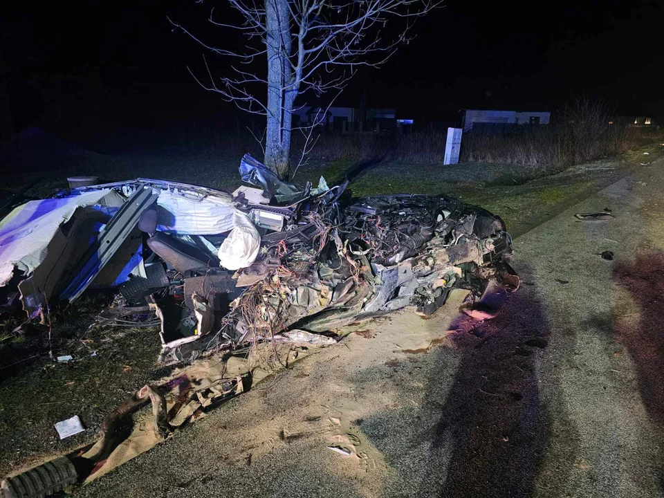 BMW pękło na pół pod Pabianicami