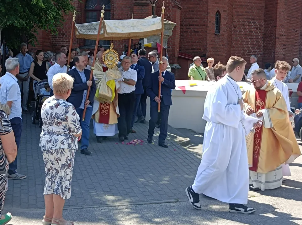 Ulicami Zgierza przeszły procesje Bożego Ciała.