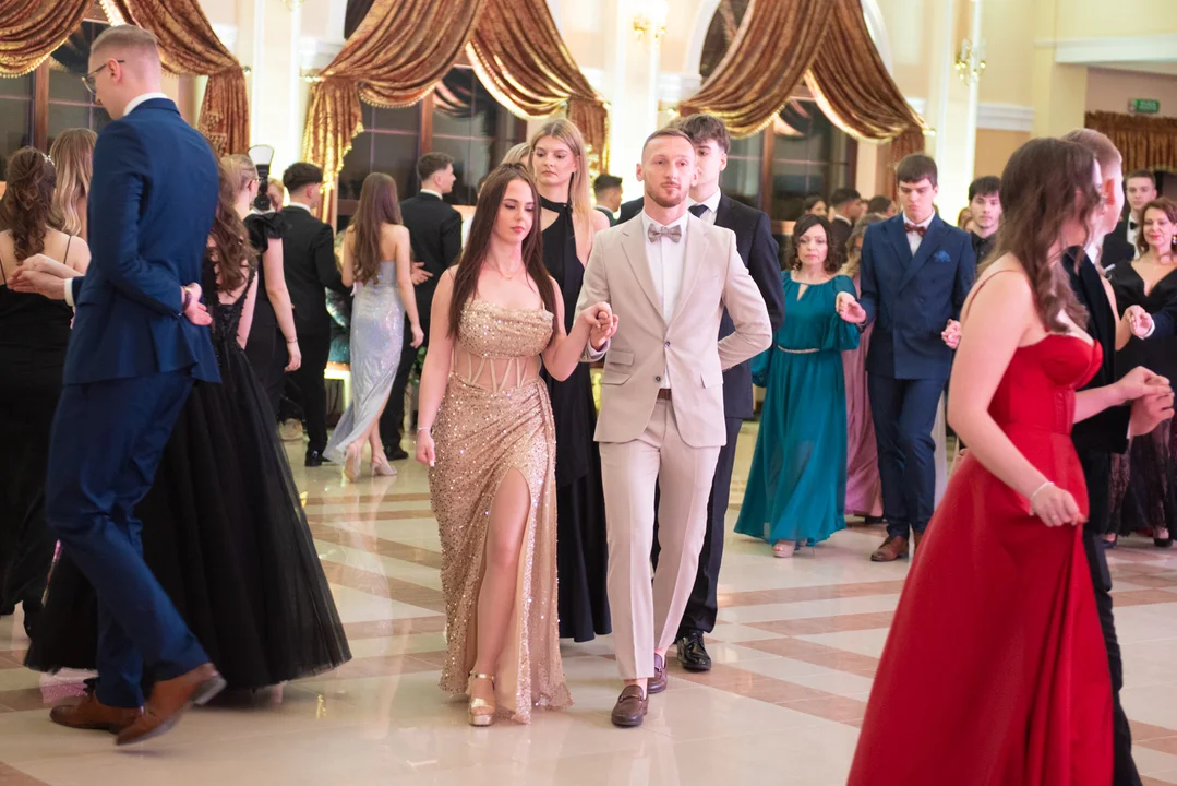 Studniówka „Chemika”. Maturzyści balowali w Hotelu Kawallo [MNÓSTWO ZDJĘĆ] - Zdjęcie główne