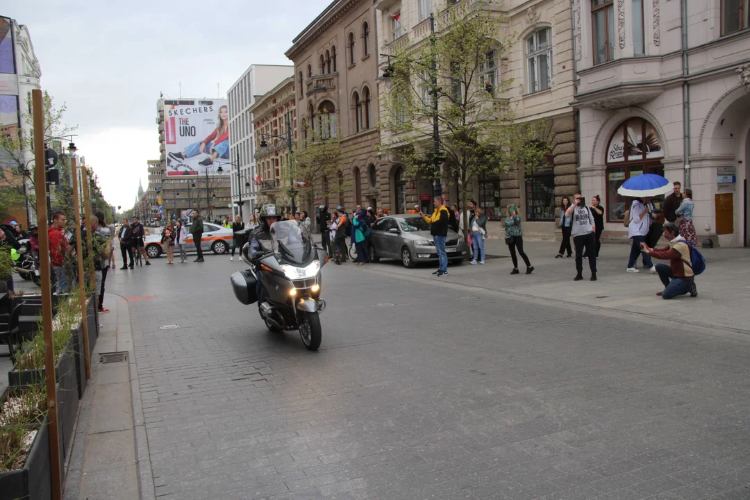 Wielka parada motocyklowa na ulicy Piotrkowskiej w Łodzi