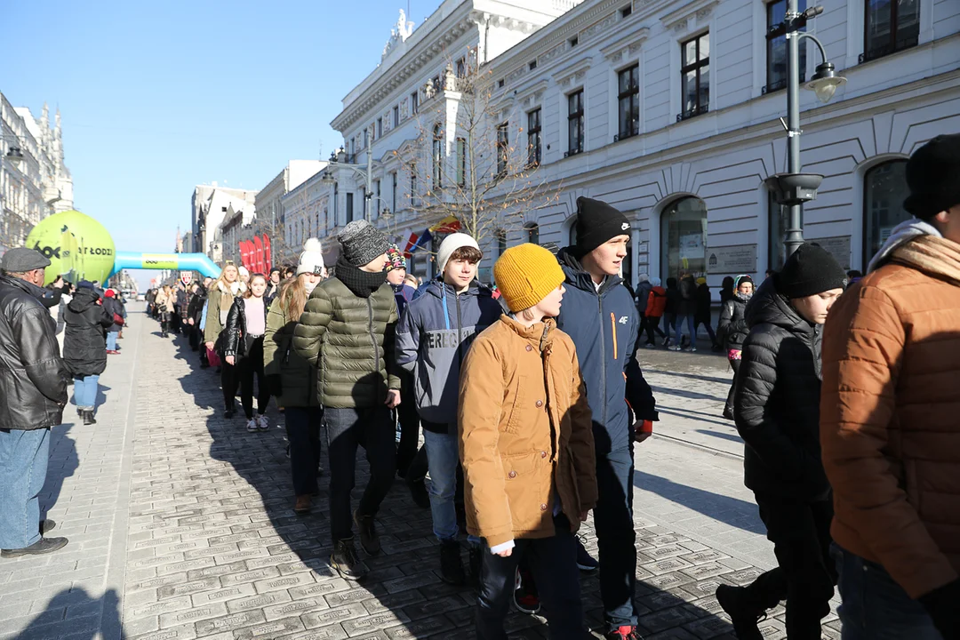 Polonez dla Łodzi. Maturzyści zatańczyli na Piotrkowskiej