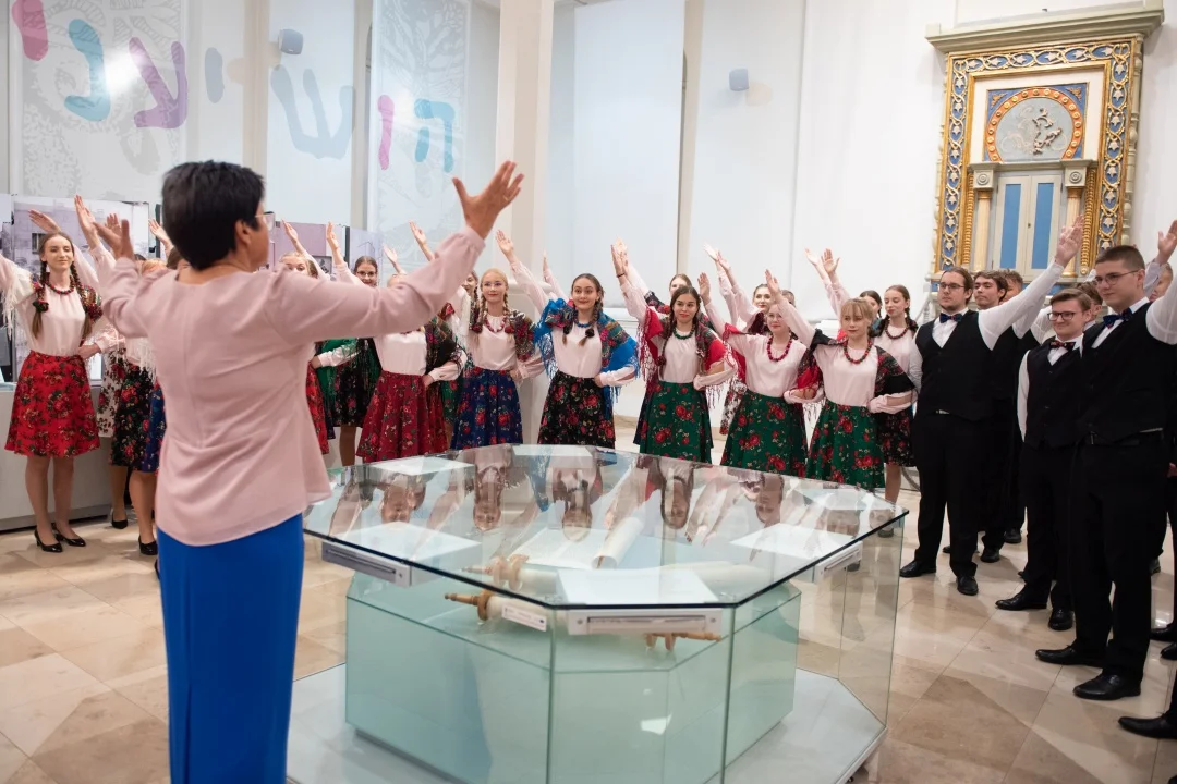 Pieśni po hebrajsku, polsku, ladino i jidysz. Niezwykły koncert w Muzeum Żydów Mazowieckich [ZDJĘCIA] - Zdjęcie główne