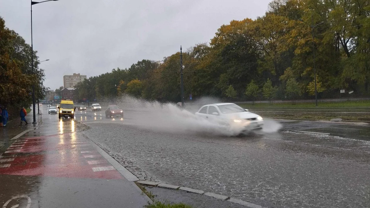 Aleja Piłsudskiego w Łodzi zalana