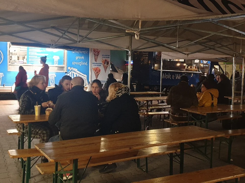 Zlot food trucków. Zgierzanie odeszli od garów i poszli się najeść na miasto - Zdjęcie główne