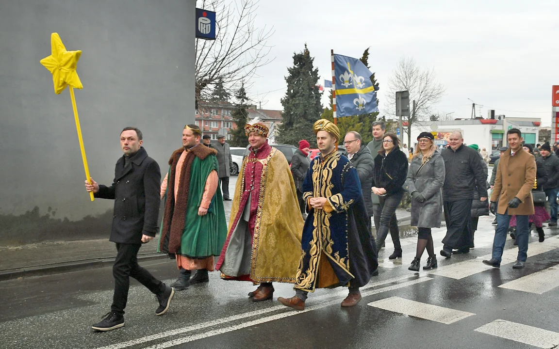 Orszak Trzech Króli przeszedł ulicami Piątku. To czwarte takie wydarzenie w historii miasta [ZDJĘCIA] - Zdjęcie główne