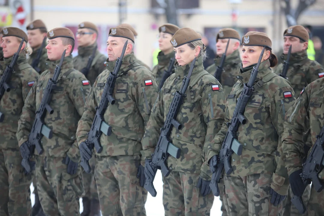 Uroczystą przysięgę złożyli dziś na Placu Piłsudskiego w Kutnie żołnierze 9 Łódzkiej Brygady Wojsk Obrony Terytorialnej