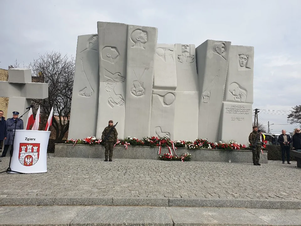 Obchody Zbrodni Zgierskiej na placu Stu straconych [zdjęcia]