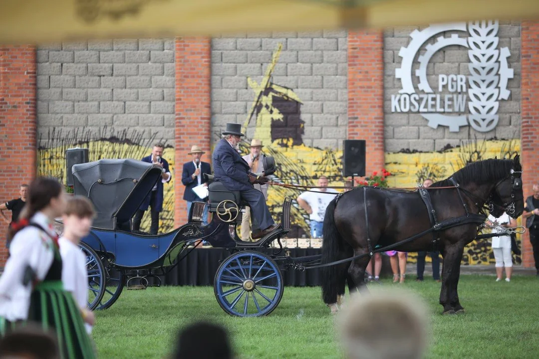 Pożegnanie lata w klimacie PRL. Biesiada z tradycją w PGR Koszelew [ZDJĘCIA] - Zdjęcie główne