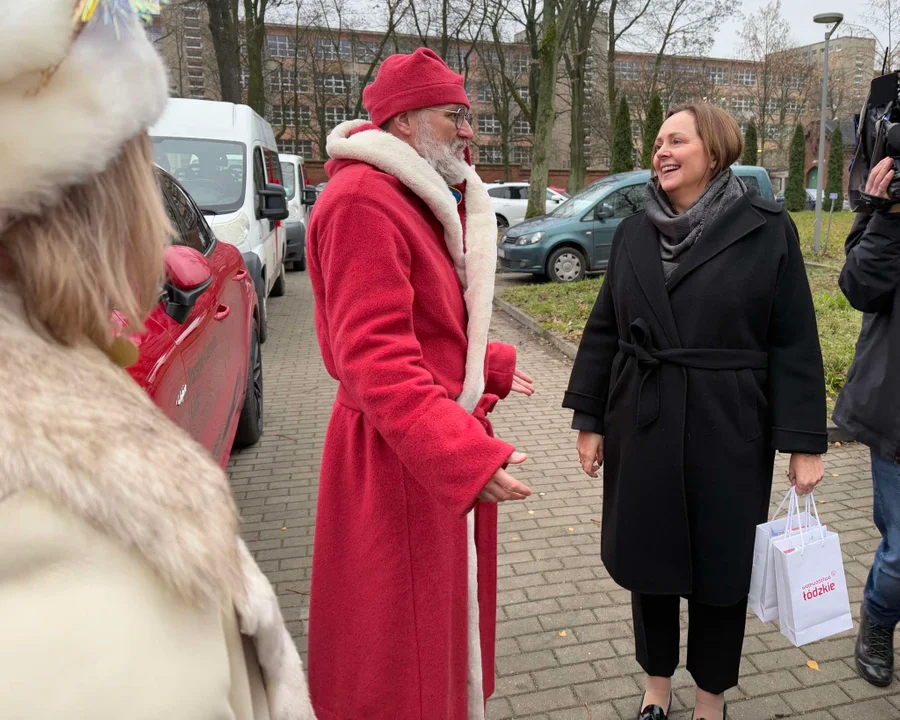 Święty Mikołaj w Łodzi. Jednym z punktów trasy Gwiazdora Szpital Pediatryczny im. Janusza Korczaka w Łodzi