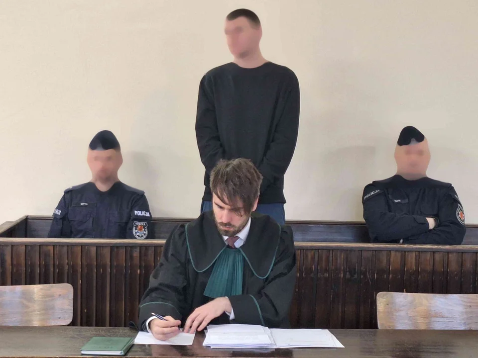 Bałuty: dwaj bezdomni pokłócili się o plecak. W ruch poszły łopata i sekator [FOTO] - Zdjęcie główne