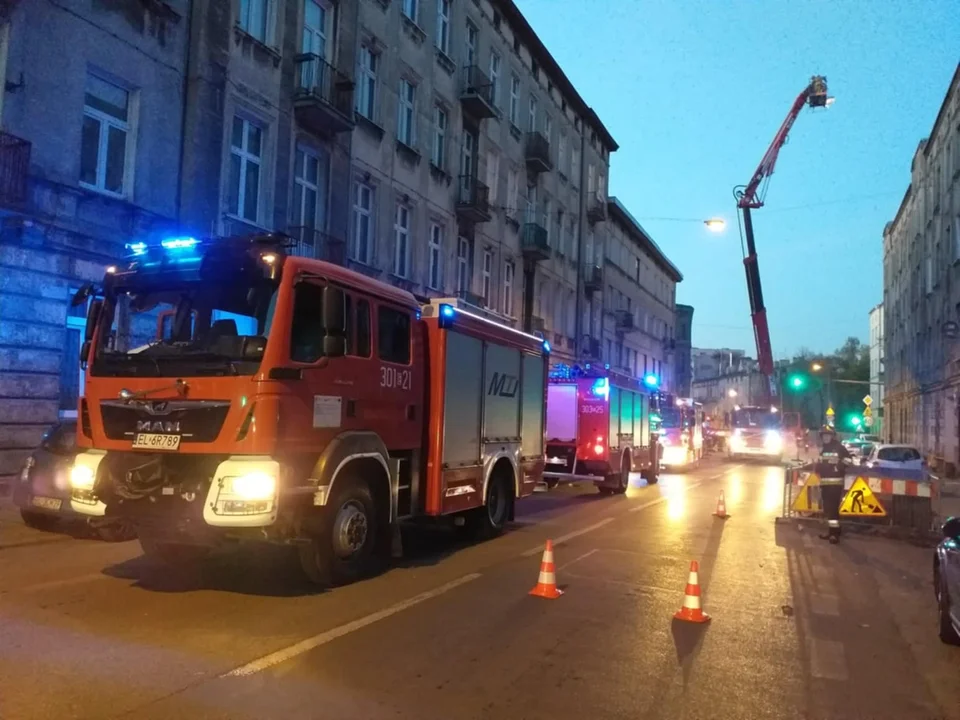 Akcja strażaków przy Żeromskiego w Łodzi! Utrudnienia dla kierowców! - Zdjęcie główne