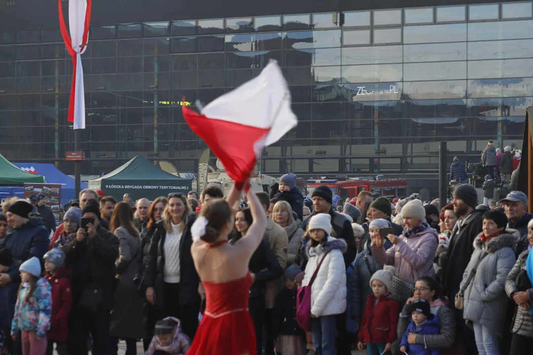 Święto Niepodległości przed Manufakturą